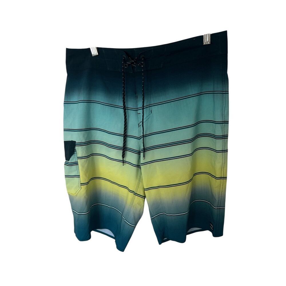Billabong Men’s Swim Shorts Size 30‎